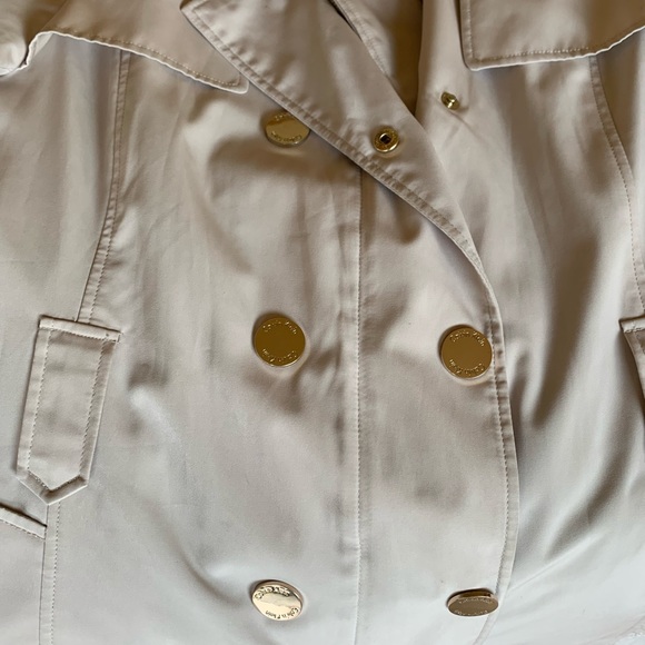 Calvin Klein trench with gold details - Picture 2 of 3